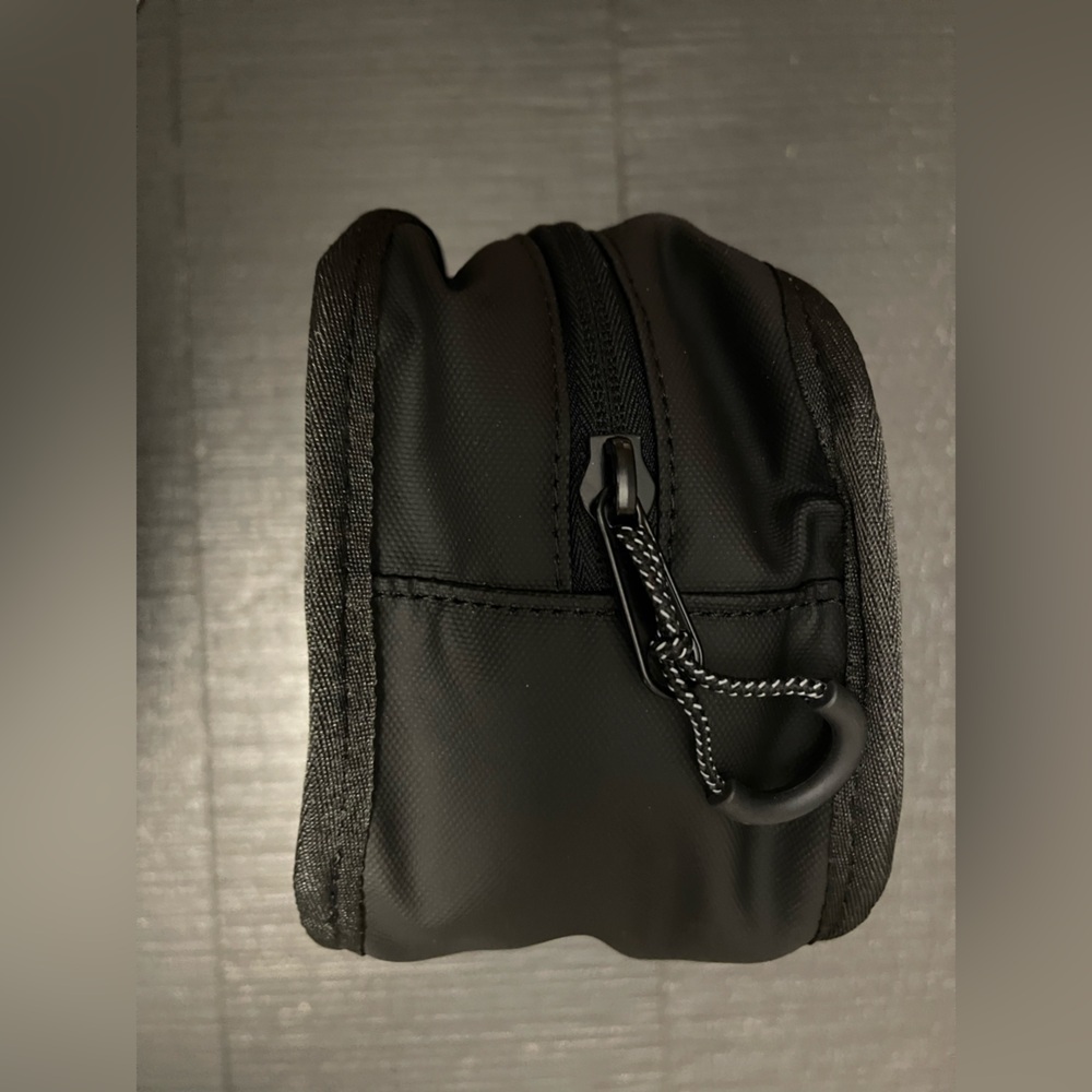 Jordan Black and Red Toiletry Bag. - Picture 4 of 5